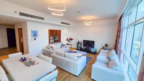 Appartement de luxe avec mobilier.