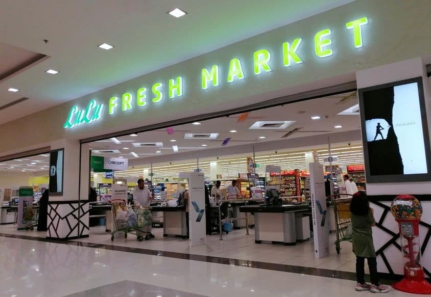 Entrée du Dubai Lulu Hypermarket dans un centre commercial.