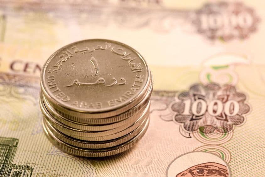 Monnaie des Émirats Arabes Unis : billet de 1000 dirhams et pièce de 1 dirham.