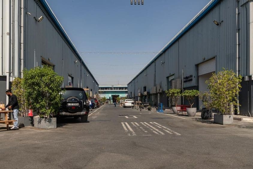 Alserkal Avenue à Dubaï, préparant lentement le lieu pour le marché ce week-end.