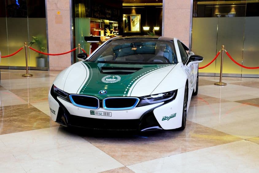 Voiture de police BMW à Dubaï.