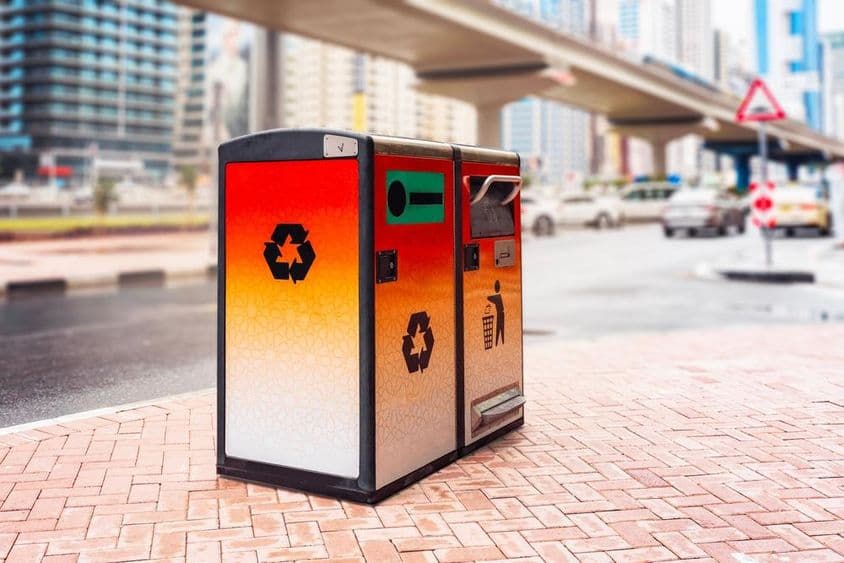 Bac de collecte sélective de Dubaï.