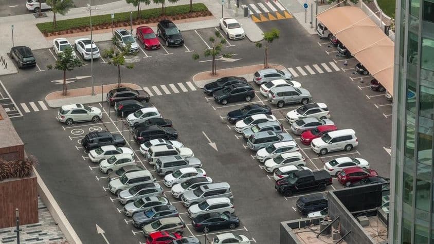 Parking de Dubaï vu du ciel.