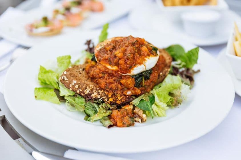 Oeufs Bénédicte dans un restaurant de Dubaï.