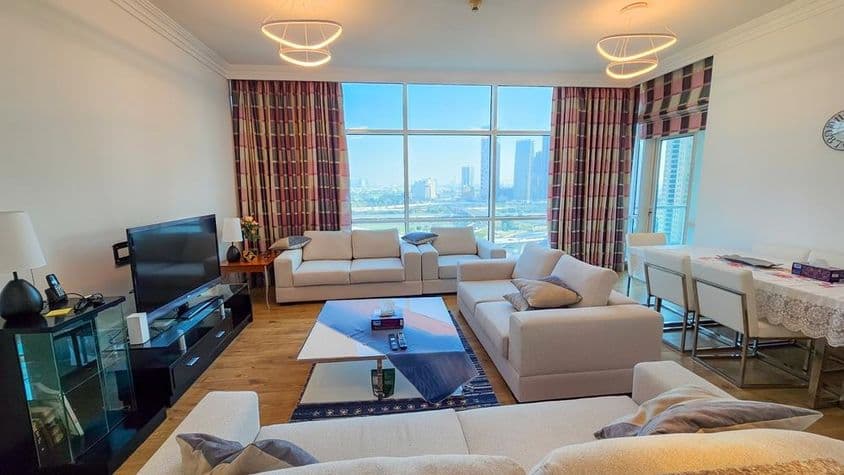 Séjour d'un appartement à Dubaï.