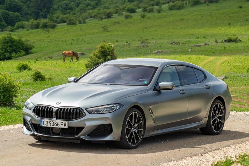 Véhicule BMW 840.