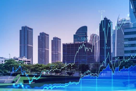 Ligne d'horizon de Dubaï avec graphique de hausse boursière au premier plan.