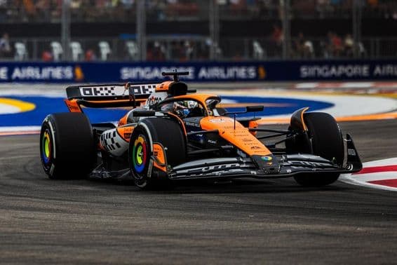 Voiture de course McLaren de Formule 1.