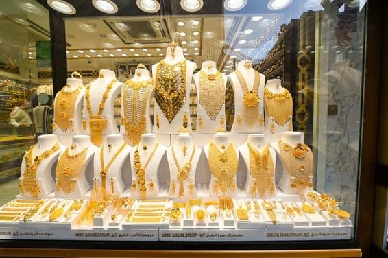 Vitrine de boutique d'or à Dubaï.