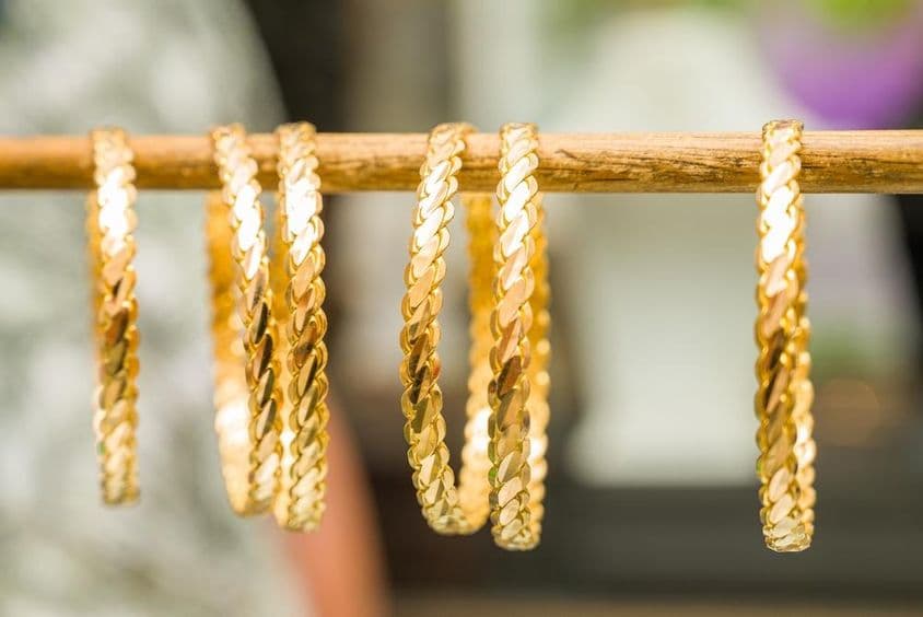 bracelets en or 24 carats.