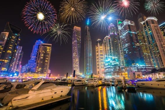 Feux d'artifice de Dubaï à la marina.