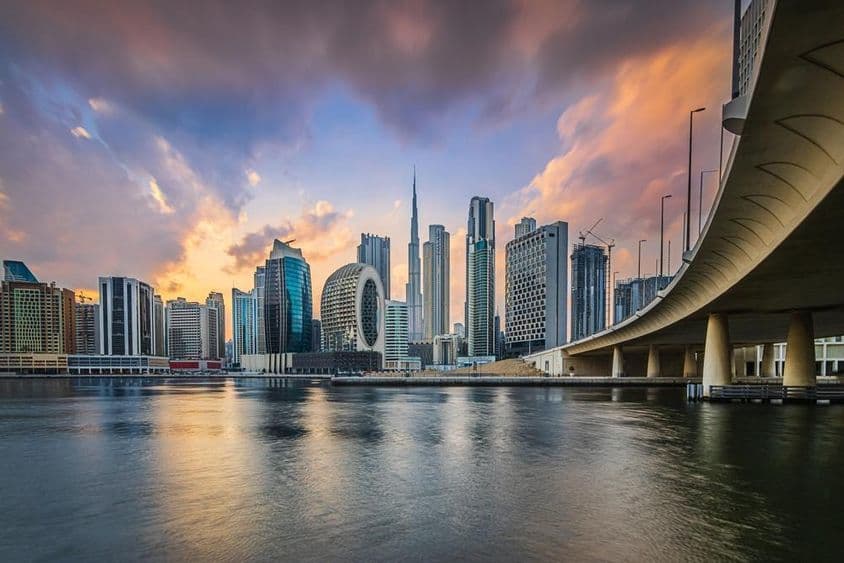 Ligne d'horizon de Dubaï avec des gratte-ciels.