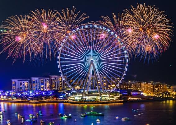 Spectaculaires feux d'artifice pour l'inauguration d'Ain Dubaï.