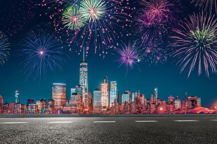 Feux d'artifice nocturnes à Dubaï.