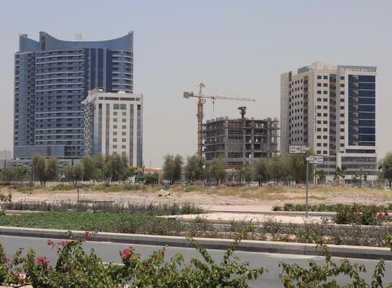 Bâtiments résidentiels dans le complexe communautaire Dubai Land Residence.