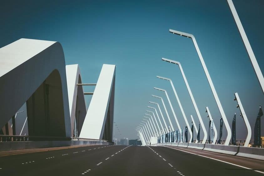 Pont d'Abou Dhabi sans voitures.