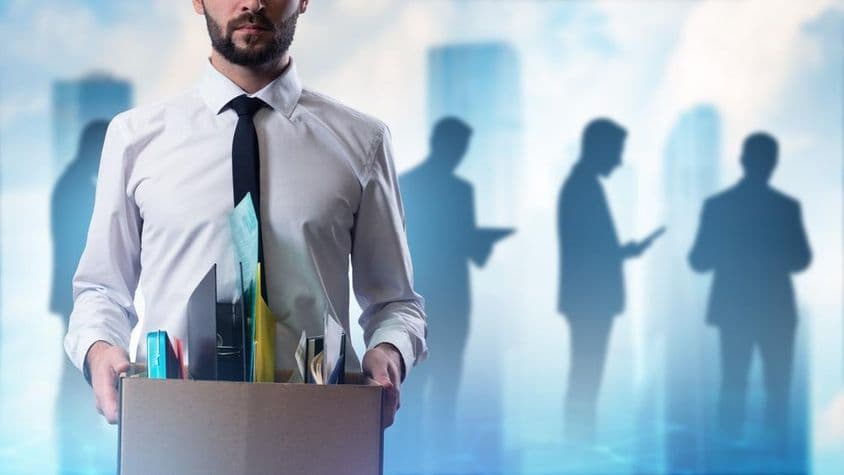 Silhouettes d'hommes commençant à travailler.