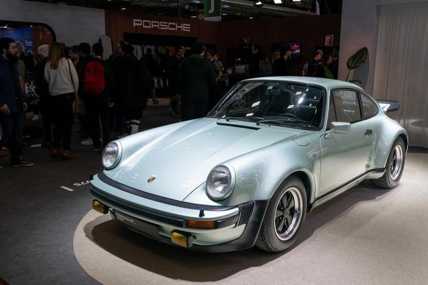 Porsche 911 Turbo verte de 1975. Numéro de châssis 1945 SA.