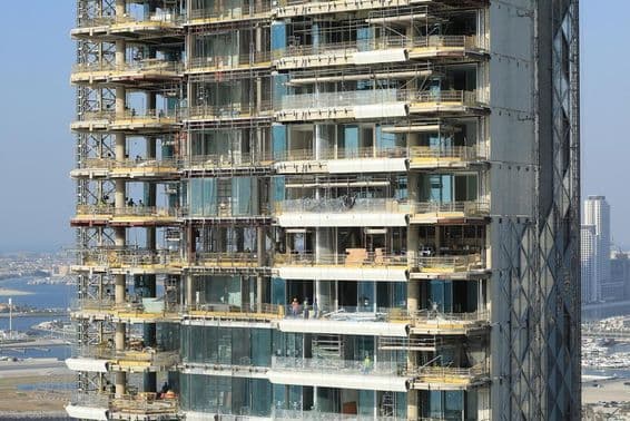 Construction de gratte-ciel dans la ville de Dubaï.