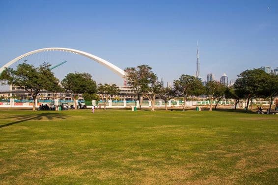 Dubaï Parc Safa, avec Burj Khalifa en arrière-plan.