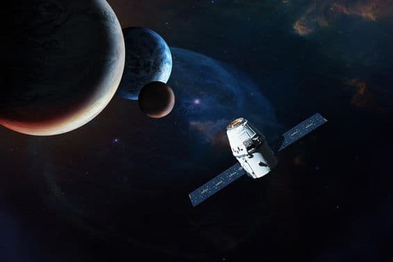 Satellite près des planètes dans l'espace profond.