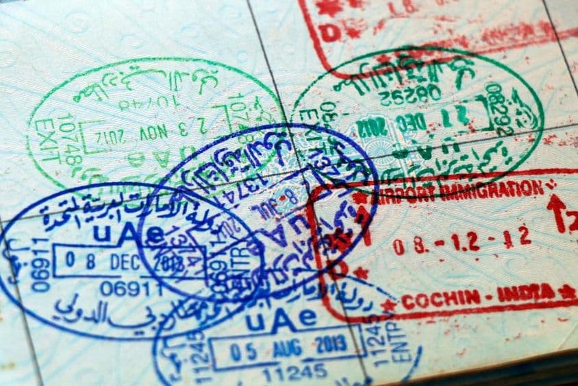 Visa ÉAU, tampons officiels des Émirats Arabes Unis et de l'Inde.