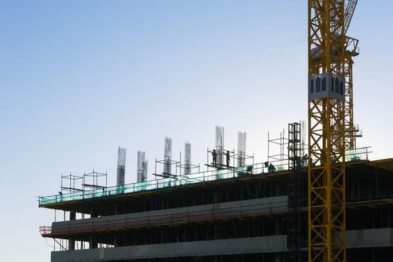 Construction d'un immeuble résidentiel aux Émirats arabes unis.