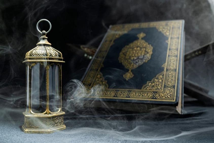 Lanterne arabe avec Coran.