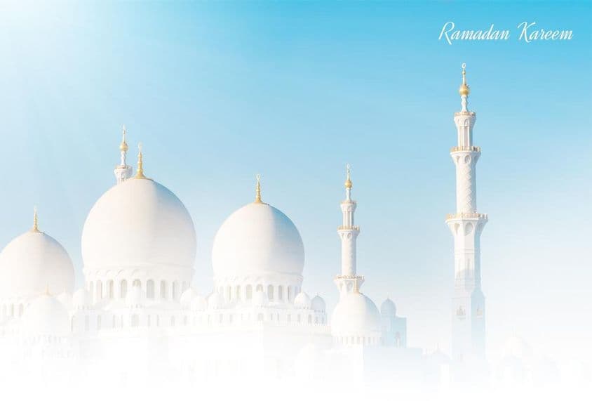 Ramadan béni avec une belle mosquée en arrière-plan.