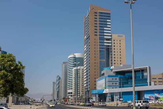 Route Hamad Bin Abdulla dans le centre-ville de Fujairah.