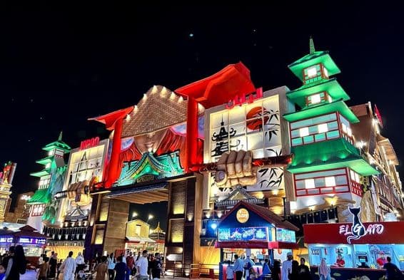 Portes d'entrée du pavillon japonais au Global Village.