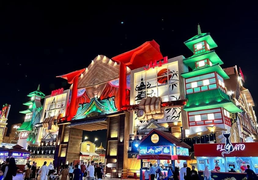 Portes d'entrée du pavillon japonais au Global Village.
