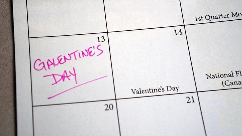 Rappel du calendrier de la célébration du Galentine's Day le 13 février.