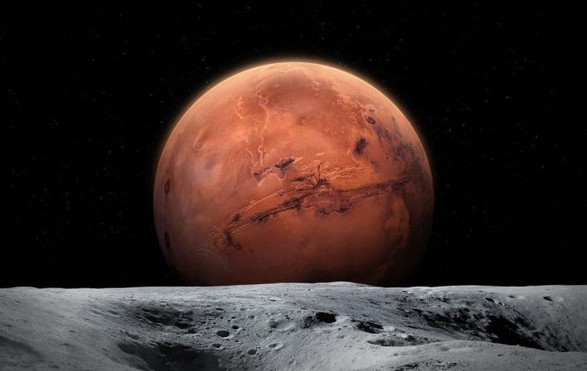 Vue de la planète Mars depuis la surface de la Lune.