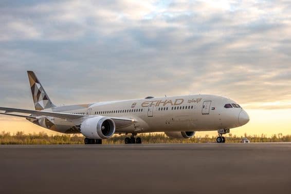 ETIHAD Airways Boeing 787-9 Dreamliner se préparant au décollage.
