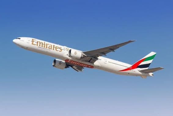 Avion Emirates Boeing 777-300ER pour la route de Dubaï.
