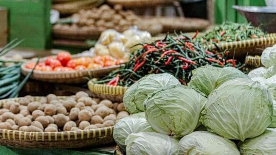 Image de piments et de choux au marché de Dubaï.