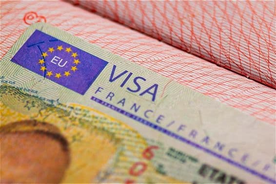 Visa Schengen de la France dans un passeport.
