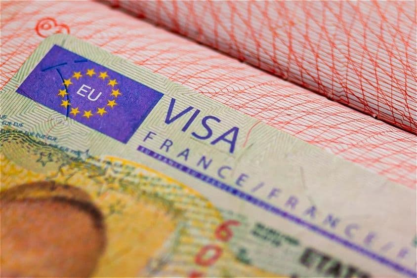 Visa Schengen de la France dans un passeport.