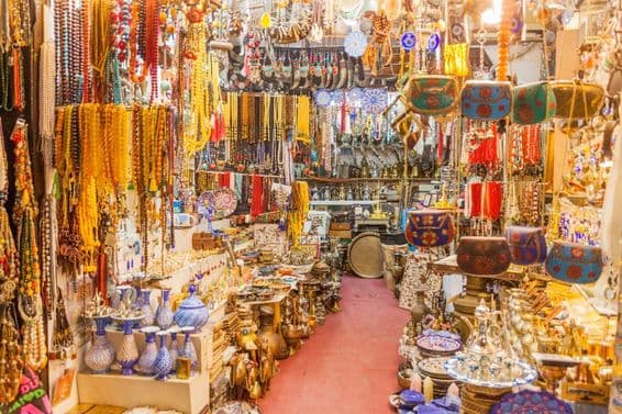 Petite boutique dans Souq Al Arsah, Sharjah.