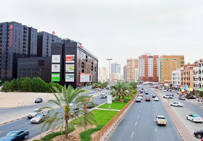 Avenue moderne, Ajman, Ajman, Émirats Arabes Unis.