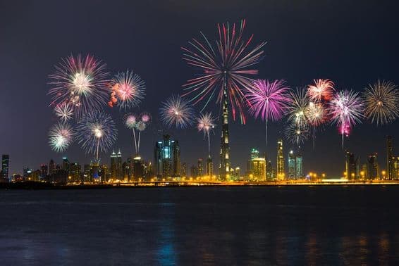 Feux d'artifice à Dubaï, Émirats Arabes Unis.