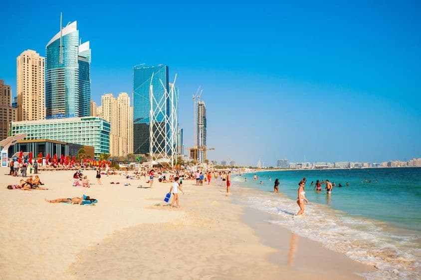Plage de sable à Dubaï.