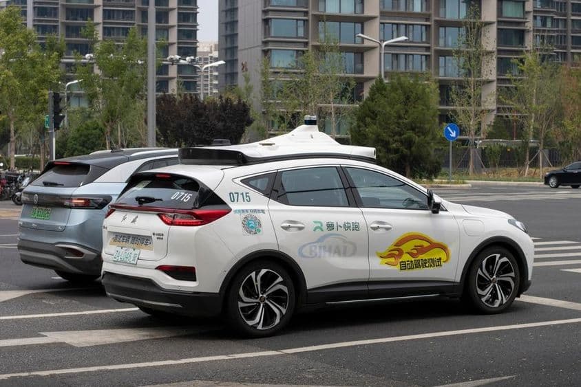 Le Luobo Kuaipao, un taxi autonome du géant technologique chinois Baidu, vu dans les rues.