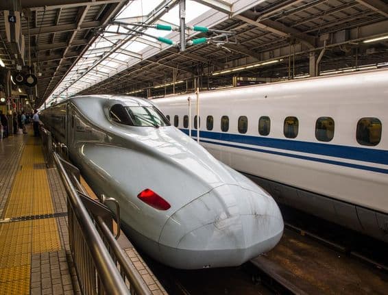 Train à grande vitesse Shinkansen, le symbole le plus célèbre de la technologie japonaise.