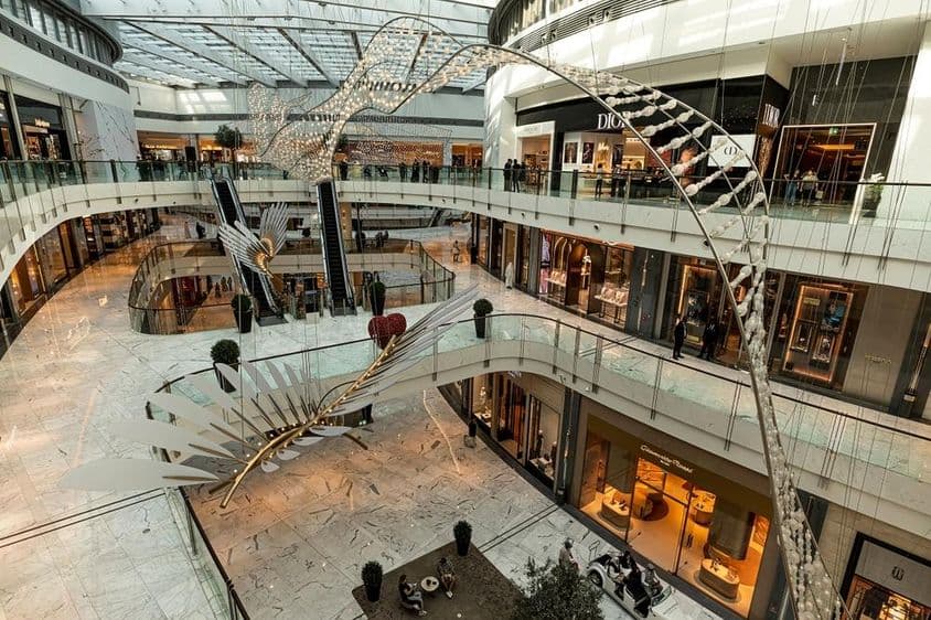 Centre commercial de Dubaï, le plus grand lieu de shopping au monde.