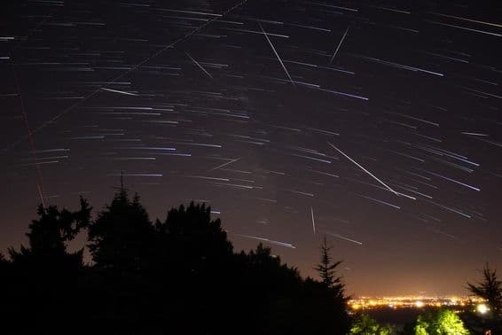 Étoiles de la Voie lactée, pluie de météores.