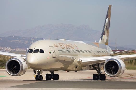 Etihad Airways Boeing 787-9 Dreamliner sur la voie de circulation.