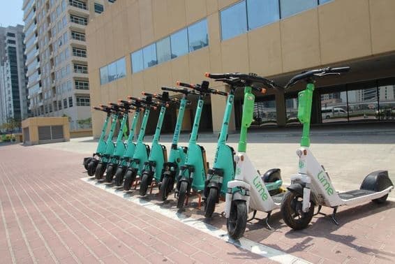 Location de trottinettes électriques RTA à Dubaï.