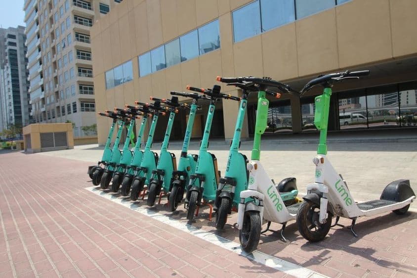 Location de trottinettes électriques RTA à Dubaï.